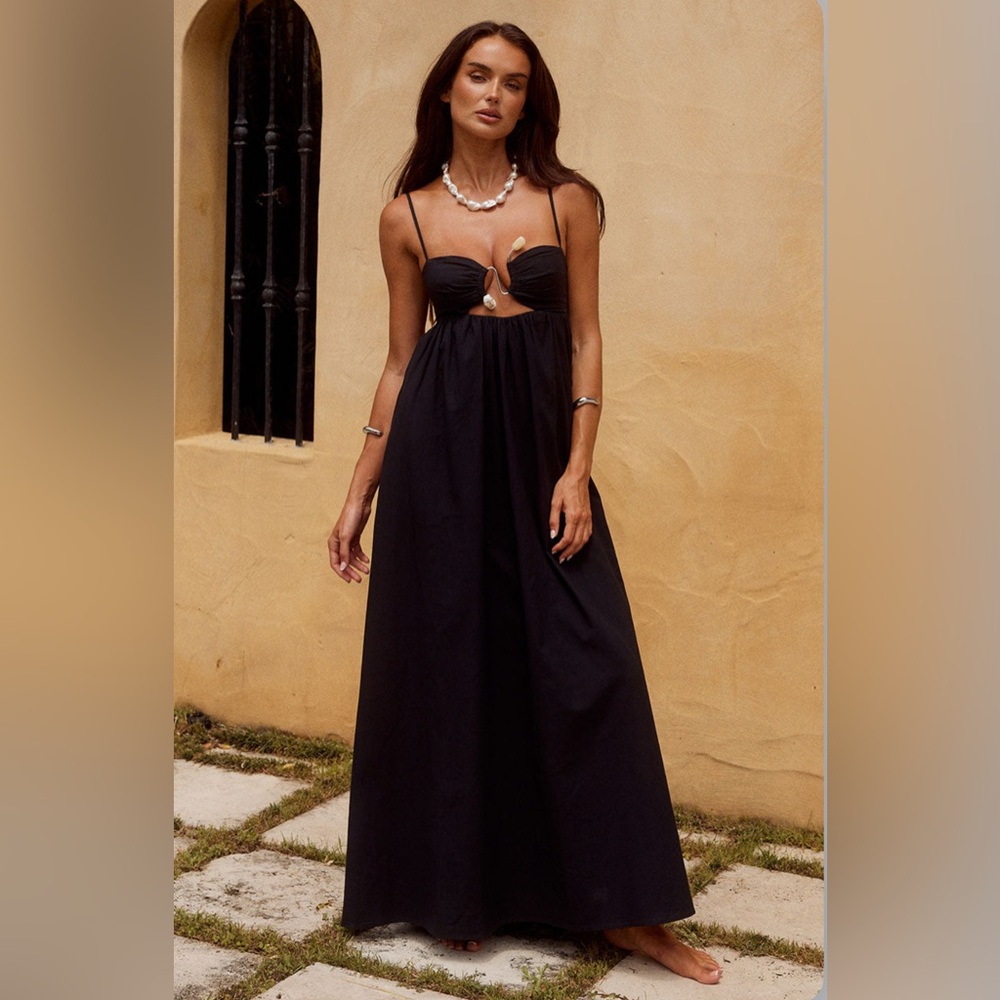 Elegant Black Maxi Dress - Picture 3 of 5